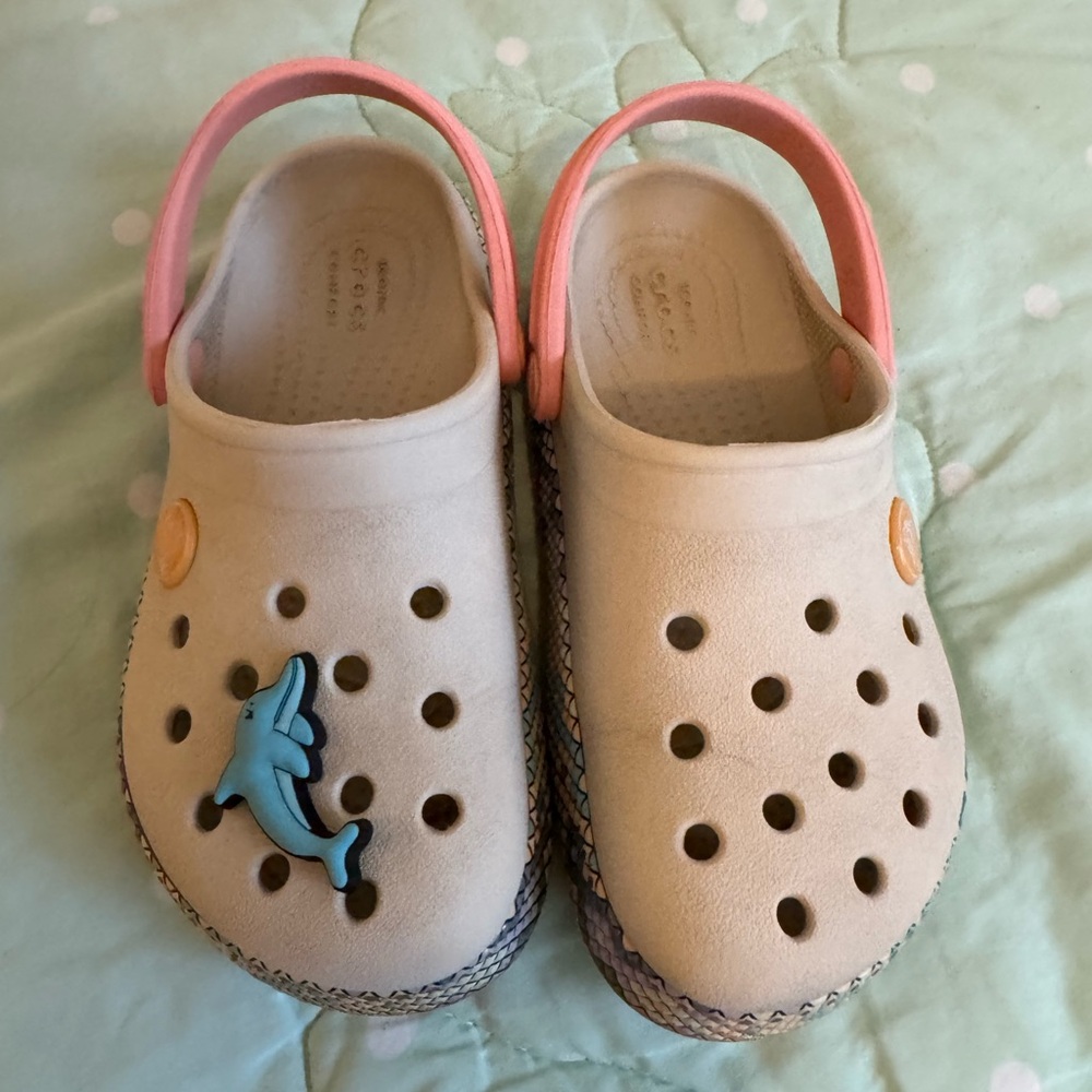CROCS Kids Beige and Coral with Dolphin Charm Size 10